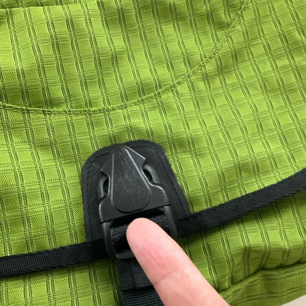 L.L. Bean Green Commuter Messenger Laptop Crossbody Bag with Black Accents - Picture 4 of 15
